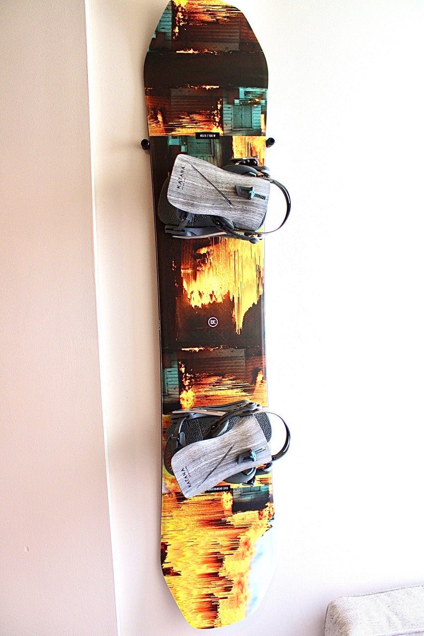The Cinch Snowboard Display | Floating Rack | 1 Board | Backcountry Sportsman
