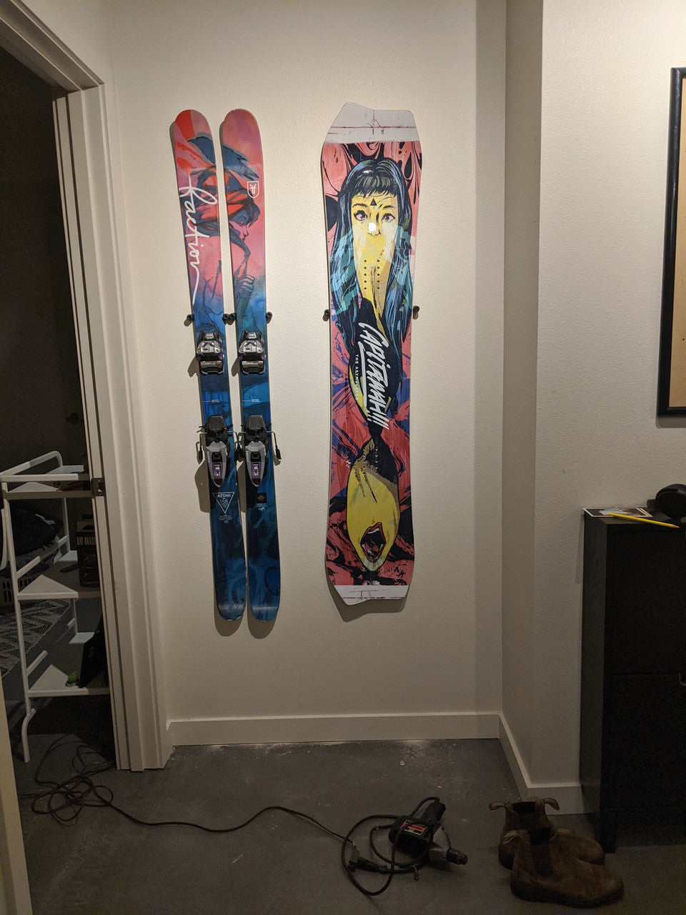 The Cinch Snowboard Display | Floating Rack | 2 Boards | Backcountry Sportsman