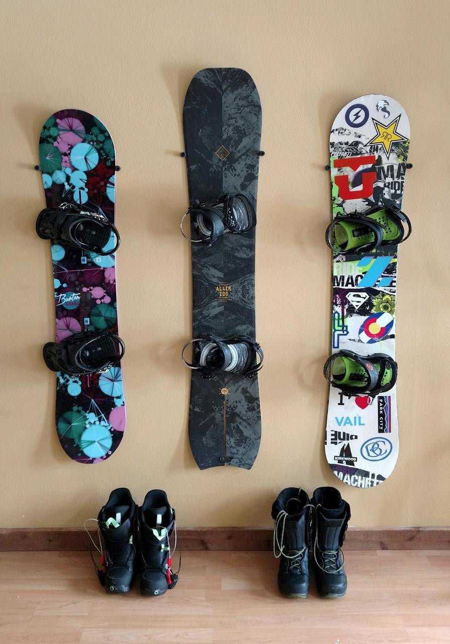 The Cinch Snowboard Display | Floating Rack | 1 Board | Backcountry Sportsman