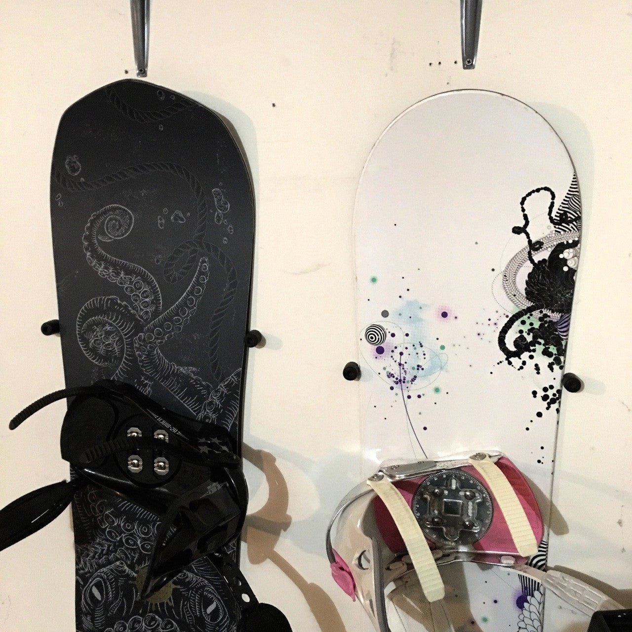 The Cinch Snowboard Display | Floating Rack | 1 Board | Backcountry Sportsman